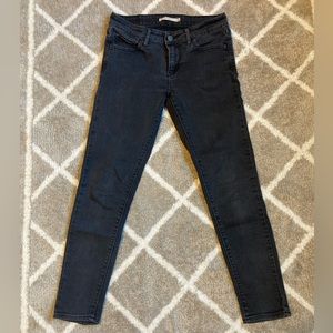Women’s Levi Skinny Jeans Size 26 black cropped